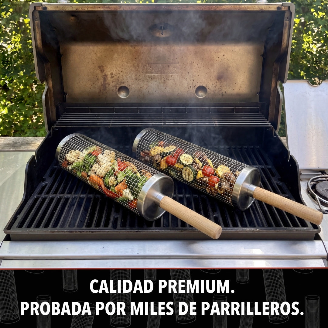 Dos canastas giratorias de acero inoxidable con verduras en un asador de gas